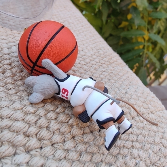 1999 Chicago Bulls Hallmark Christmas Ornament 90s Basketball Mouse NBA - Picture 6 of 7